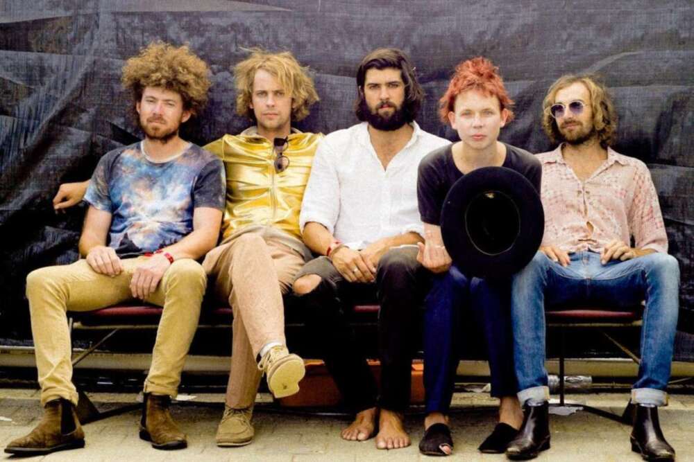 POND ascolta il nuovo singolo “Sweep Me Off My Feet”, prodotto da