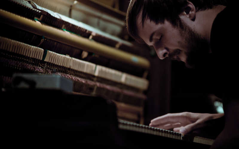 Nils Frahm Hammers [VIDEO] Deer Waves