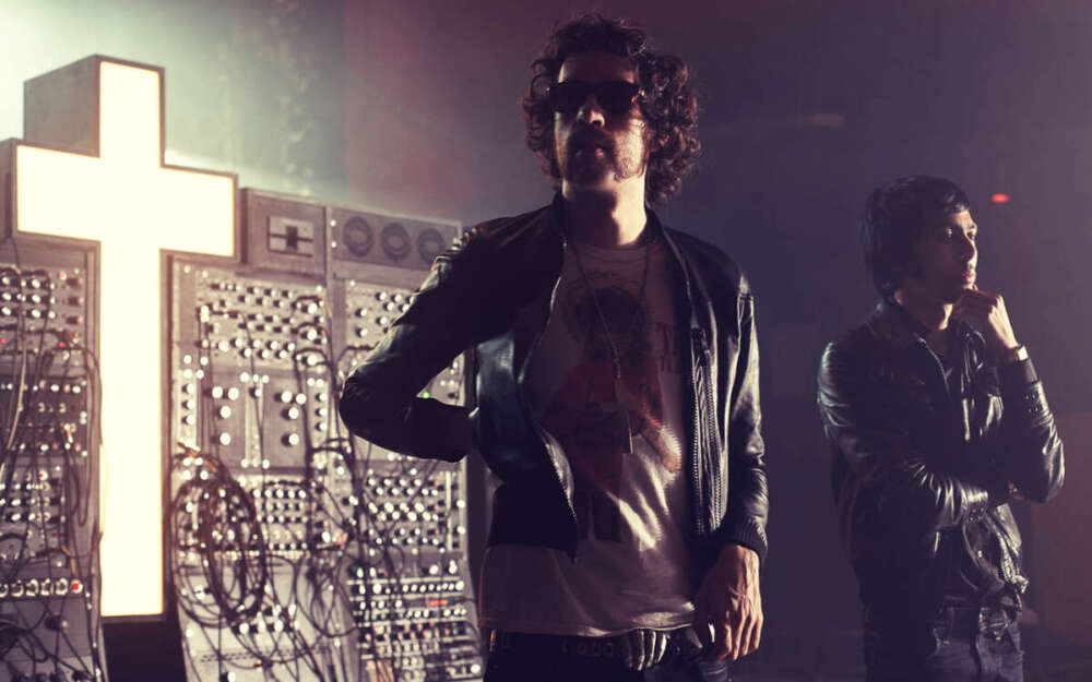 Justice ascolta il nuovo brano “Safe And Sound” Deer Waves