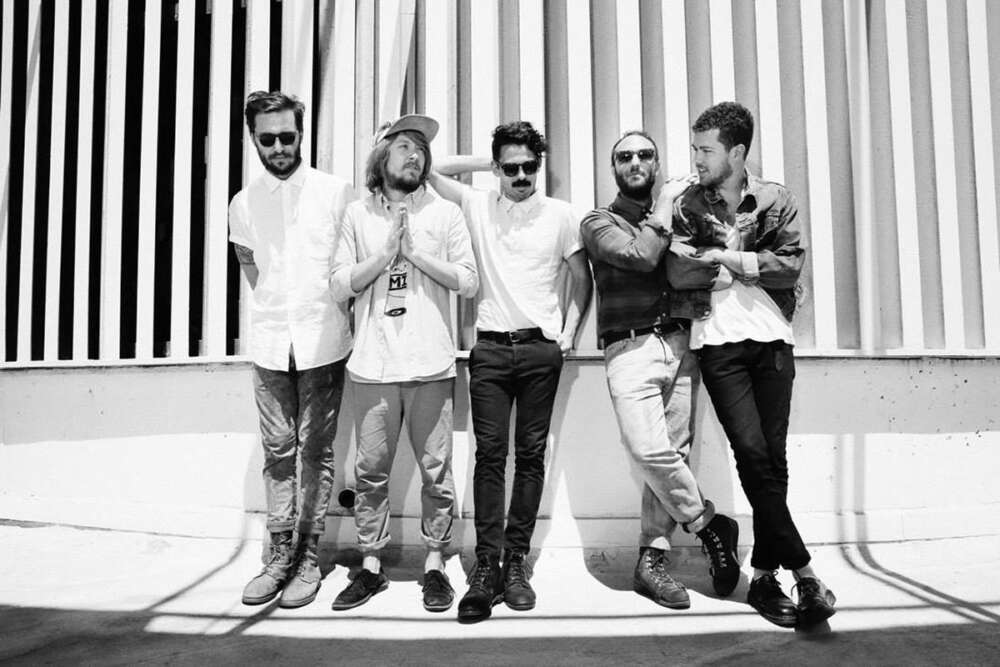 Local Natives, ascolta il nuovo brano “Coins” Deer Waves