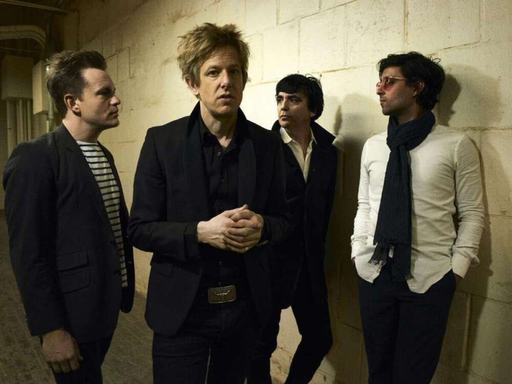 Spoon guarda il nuovo video di “Do I Have to Talk You Into It” Deer